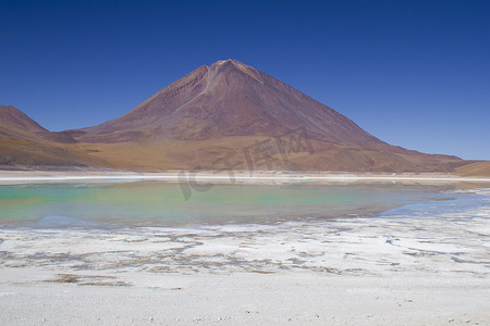 乌尤尼盐湖摄影照片_玻利维亚乌尤尼盐沙漠