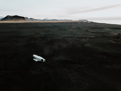 飞机残骸摄影照片_冰岛的 DC-3 飞机残骸