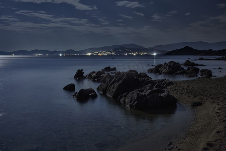 撒丁岛摄影照片_夜间的撒丁岛海滩