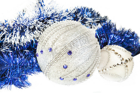 圣诞蓝色金属丝和蓝色，带白色闪光球