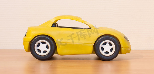 透明彩色小汽车玩具