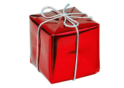 有银色丝带的红色礼物盒