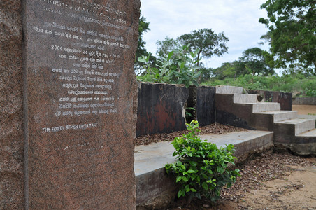 海浪海啸摄影照片_斯里兰卡亚拉国家公园的海啸纪念馆