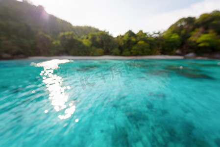 海洋模糊摄影照片_模糊海背景