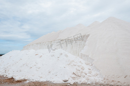 西班牙马略卡岛的盐山