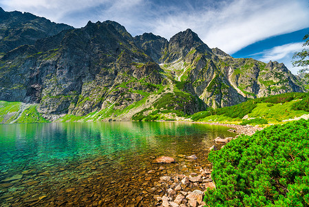 高塔特拉山上一个美丽的小山湖 Czarny Staw