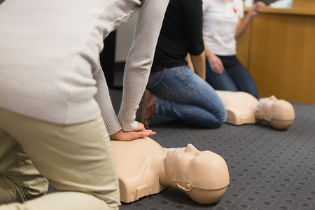 医学教学摄影照片_急救 CPR 研讨会。