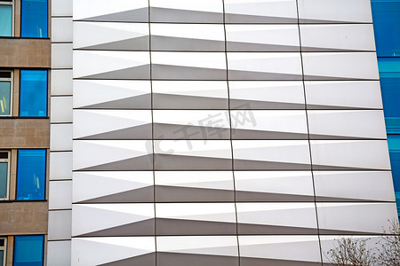 在新的摩天大楼金融区和窗口