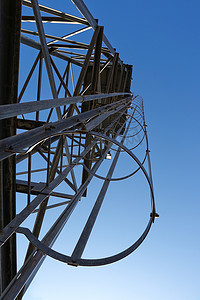 水塔摄影照片_镀锌钢架水塔上的防护梯