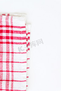 红方格桌布摄影照片_红布，一条带方格图案的厨房毛巾，白色