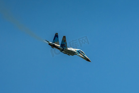 波兰拉多姆 — 8 月 25 日：乌克兰 SU-27 在航空展期间展示