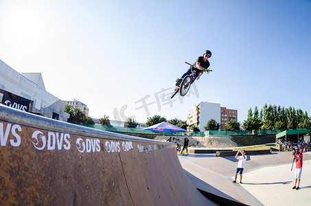 tv摄影照片_Rodrigo Vicente 在 Fuel TV 的 DVS BMX 系列 2014 中