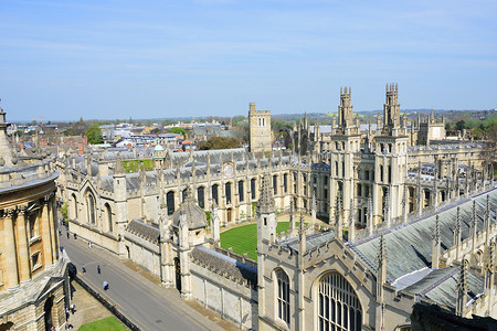 校园背景图摄影照片_从教堂塔楼看牛津