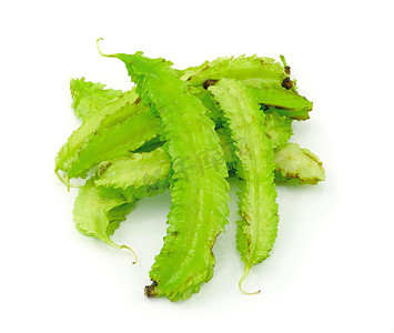 绿色四棱豆，白色背景上孤立的蔬菜