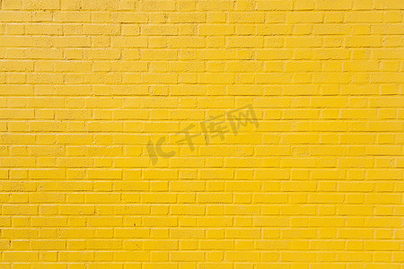 黄色彩绘砖墙的水平部分