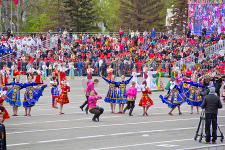 俄罗斯胜利日摄影照片_纪念年度胜利日的儿童娱乐活动