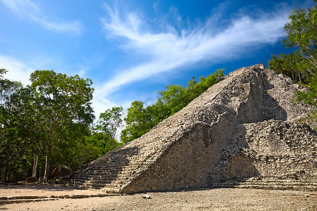 “墨西哥科巴的 Mayan Nohoch Mul 金字塔”