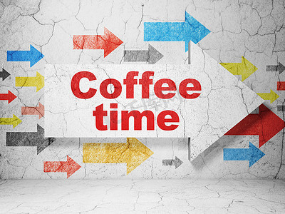 时间轴概念：垃圾墙背景上带咖啡时间的箭头