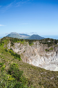 印度尼西亚苏拉威西岛 Mahawu 火山的破火山口