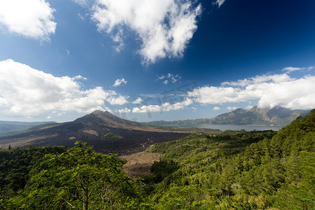 巴图尔摄影照片_巴图尔火山和阿贡山，巴厘岛