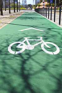 路径指示摄影照片_葡萄牙里斯本路上的自行车标志