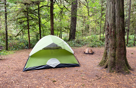 2 人帐篷树木繁茂的露营地 Oxbow 地区公园
