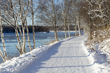 冷行人摄影照片_瑞典于默奥的冬季景观