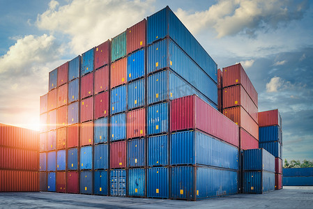 淘宝送运费险摄影照片_海港集装箱货船进出口、集装箱物流业货物运输。