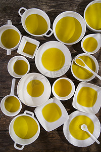 初榨橄榄油摄影照片_特级初榨橄榄油