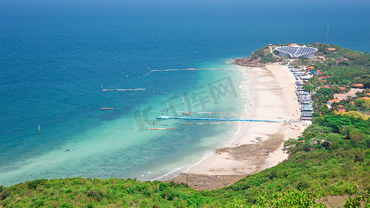 泰国春武里府芭堤雅的 Koh Larn 岛 samae 海滩的顶视图。