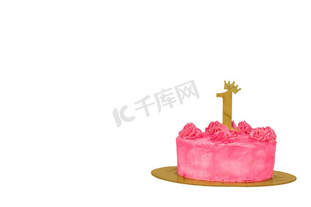 背景粉红色蛋糕与白色背景上的数字 1。