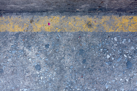 道路上的淡黄色线条