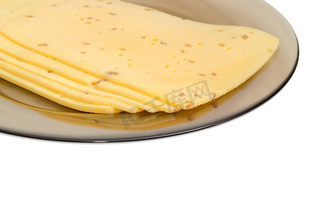 添加碎核桃制成的切片奶酪特写