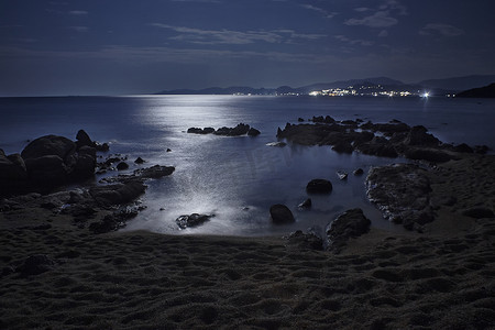 夜月摄影照片_晚上大海的和平与安宁