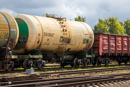 俄罗斯，卡卢加 — 2020年10月27日：货车铁路