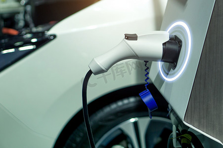 用于电动混合动力汽车的 EV 燃料插头充电器技术。