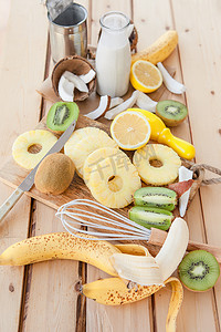 椰汁椰果摄影照片_新鲜水果和椰奶