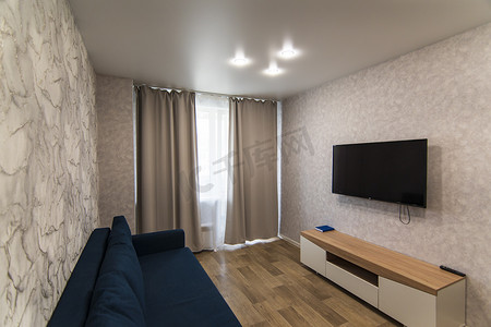 玉雕电视墙摄影照片_现代公寓的内部、客厅、墙上的电视