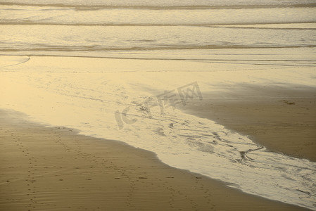 沙滩上的水纹