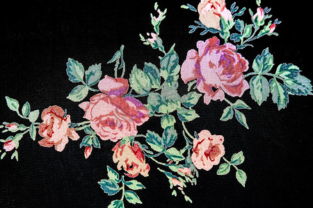 织物上的图案：一束玫瑰花。