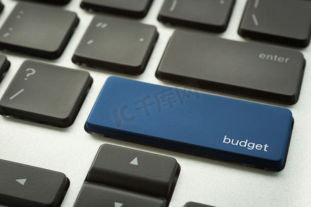 有印刷预算按钮的膝上型计算机键盘