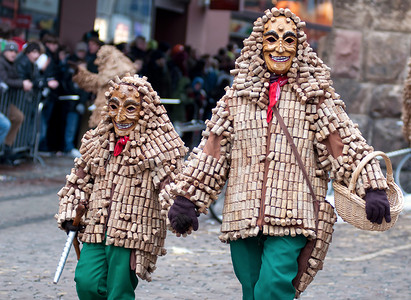 “德国弗莱堡历史狂欢节面具游行”