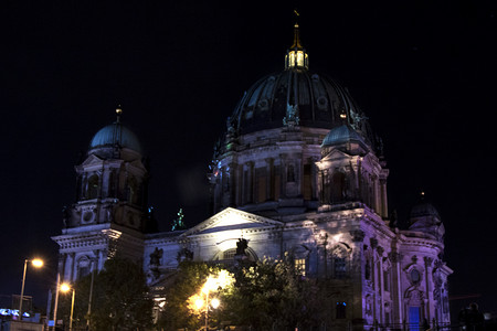 通用背景摄影照片_柏林大教堂是德国柏林福音派最高教区和学院教堂的通用名称。