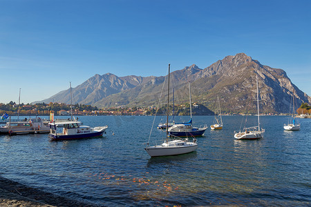 莱科，意大利/欧洲 - 10 月 29 日：科莫湖上的小船景观