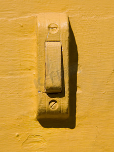 涂成黄色的门铃
