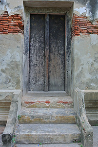 教堂的旧木门