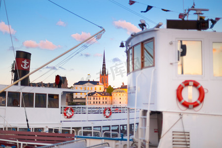 瑞典斯德哥尔摩 Gamla stan 的传统轮渡轮船。