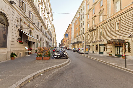 空荡荡的街道摄影照片_罗马空荡荡的街道