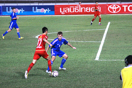 第42届国王杯国际足球赛在泰国清迈700周年体育场举行，泰国队与芬兰队进行比赛。