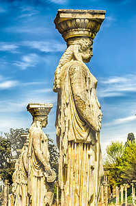 提亚德里亚纳别墅（哈德良别墅）的女像柱雕像